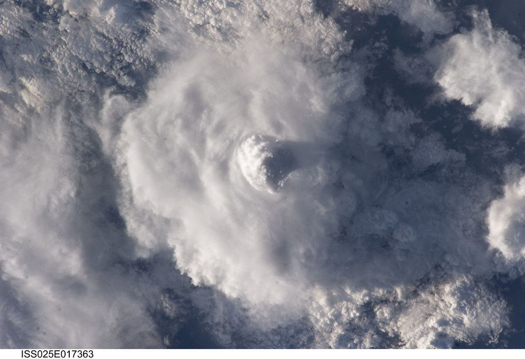 Cumulonimbus Cloud Over Colombia (NASA, International Space Station, 11/22/10)